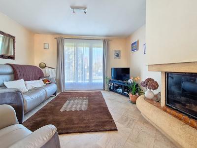 Detached House with Garden by the River Vernisson