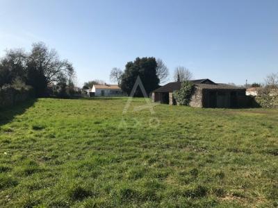 Family Home with Nice Garden Near the Coast