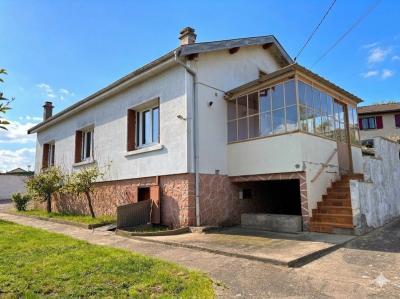Detached House With Garden And Outbuilding