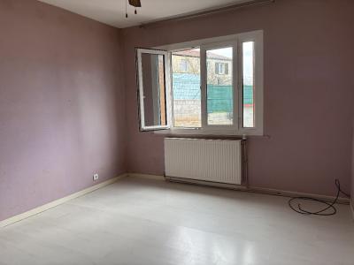 Detached House With Garden And Outbuilding