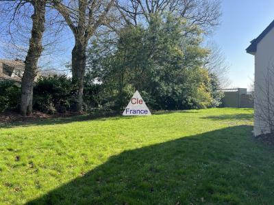Contemporary Detached House with Garden