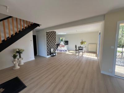 Contemporary Detached House with Garden