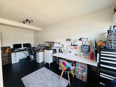 Contemporary Detached House with Landscaped Garden