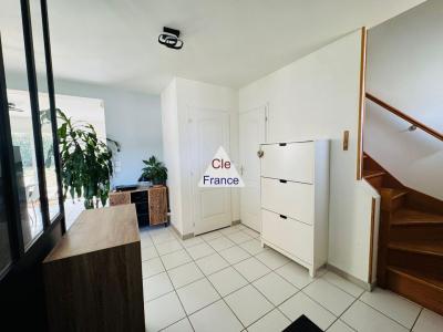 Contemporary Detached House with Landscaped Garden