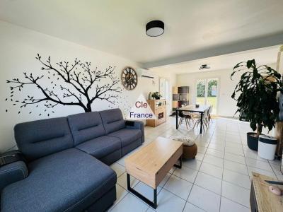 Contemporary Detached House with Landscaped Garden