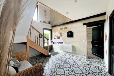 Detached House with Pool in Landscaped Garden