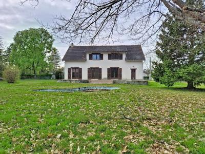 Detached House with Landscaped Garden