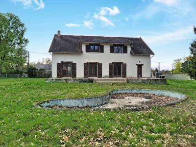 Detached House with Landscaped Garden