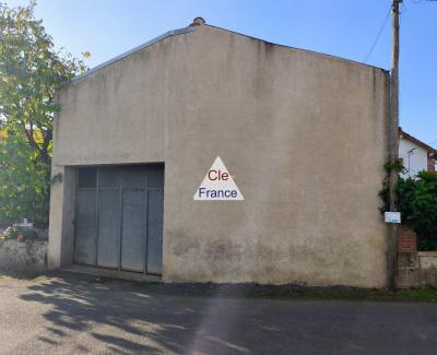 Large Garage with Many Possibilities