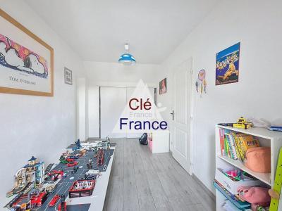 Detached House with Landscaped Garden