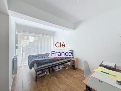 Detached House with Landscaped Garden