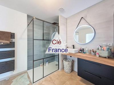 Detached House with Landscaped Garden