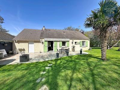 Stunning Detached House with Landscaped Garden