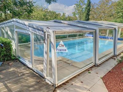 Detached House with Swimming Pool in Garden