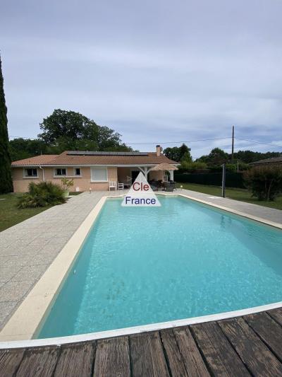 Detached House with Swimming Pool