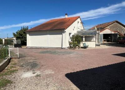 Neat House Just A Few Minutes From Town