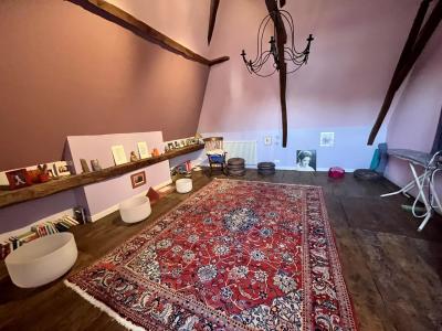 Manor House With Outbuildings with Private Access To The River