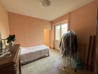 Manor House with Outbuilding in Almost One Acre