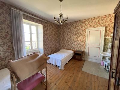 Manor House with Outbuilding in Almost One Acre
