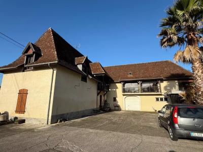 Family House With Pool, Garden And Outbuilding