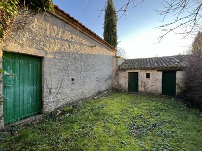 Habitable Detached House with Lovely Garden