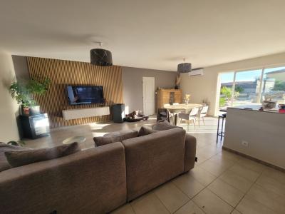 Large Detached Villa With Swimming Pool