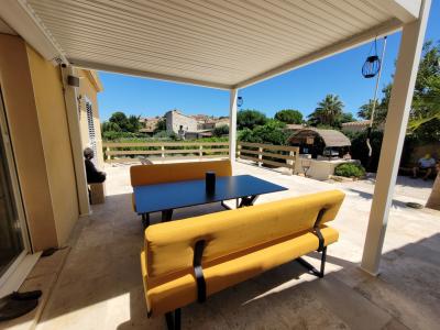 Immaculate Villa with Independent Guest Gite and Pool