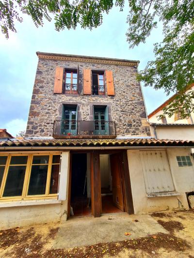 Beautiful Stone Town House With 3 Separate Apartments