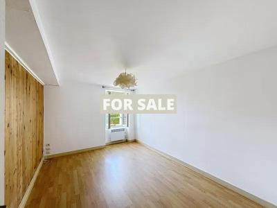 Traditional House with Garden