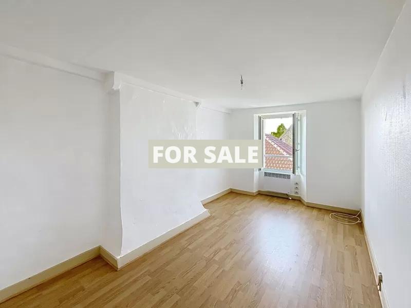 Traditional House with Garden