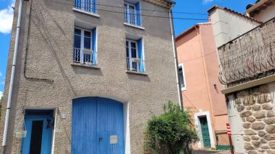 Former Vine-Growers House With Garage, Terraces And Courtyard