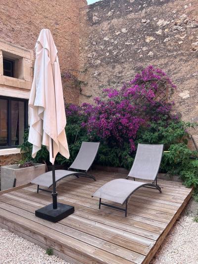 Former Vine-Growers House With Garage, Terraces And Courtyard