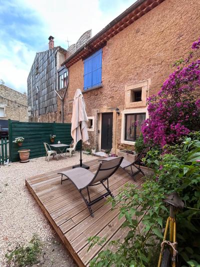 Former Vine-Growers House With Garage, Terraces And Courtyard
