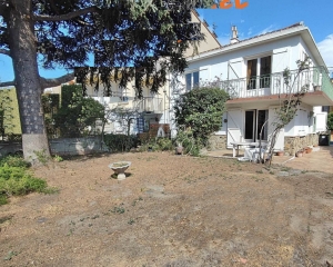 Detached Villa with Nice Shady Garden