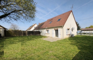 Contemporary Detached House with Landscaped Garden