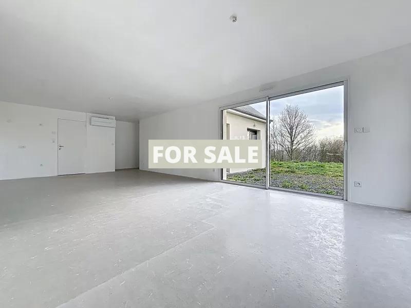 New Build Detached House with Garden