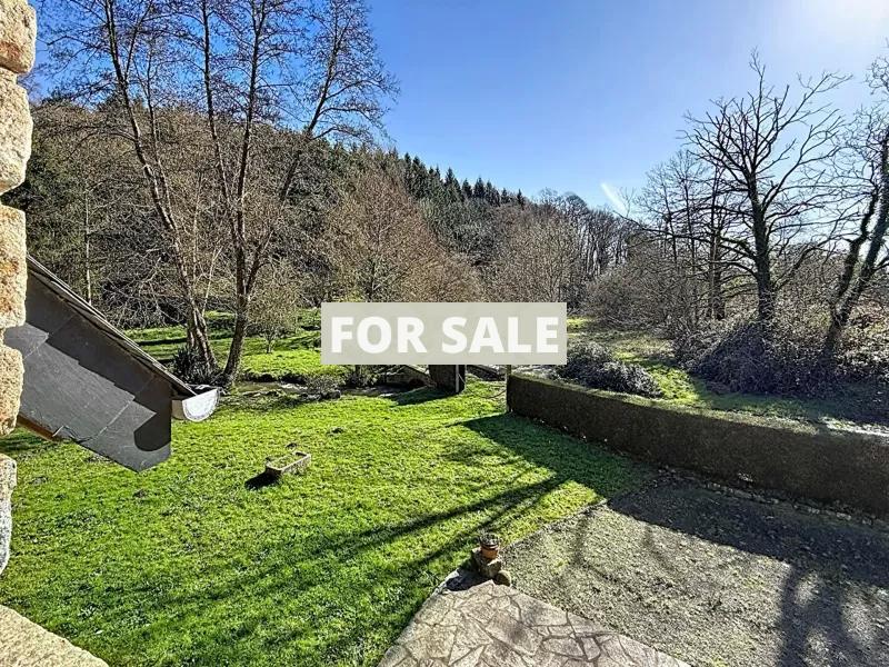 Detached Country House with Landscaped Garden