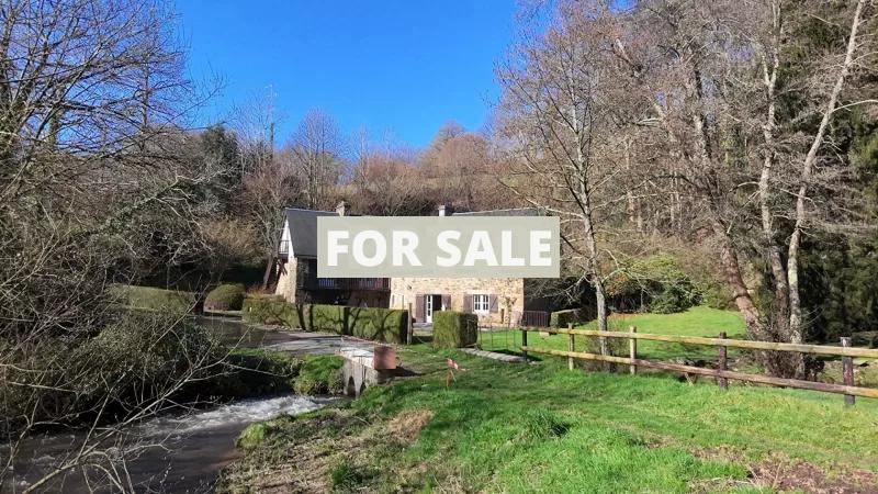 Detached Country House with Landscaped Garden