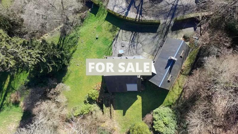 Detached Country House with Landscaped Garden