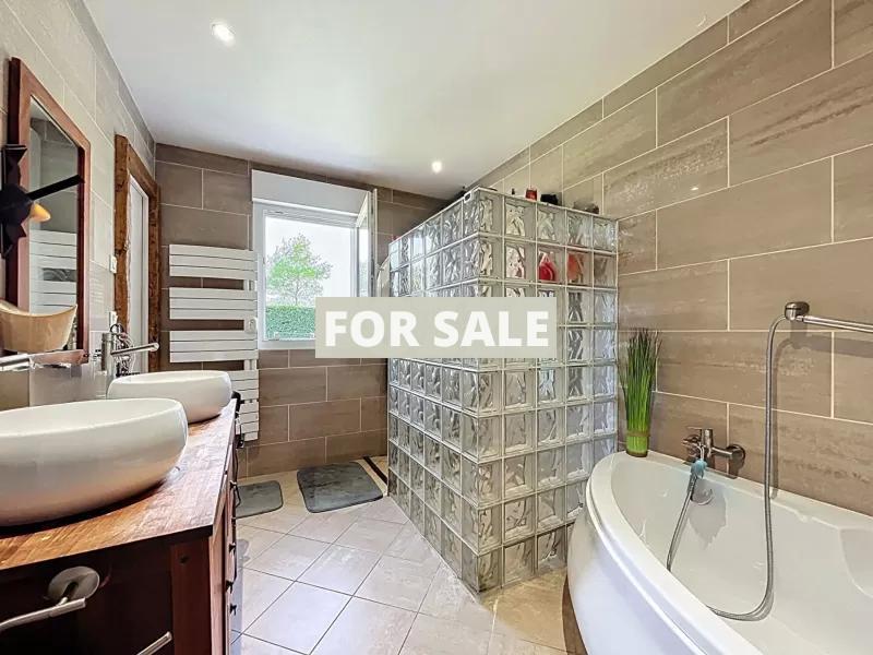Detached House with Landscaped Garden