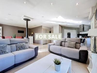 Detached House with Landscaped Garden