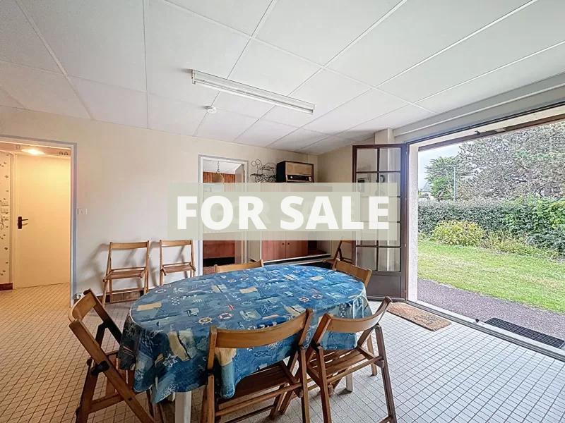 Detached House with Garden Close to the Coast