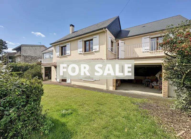Detached House with Garden Close to the Coast