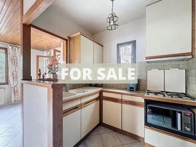 Detached House with Garden Close to the Coast