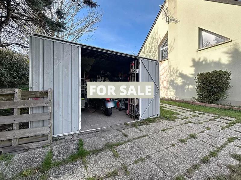 Detached House with Garden