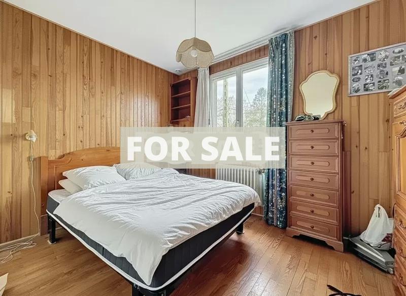 Detached House with Landscaped Garden