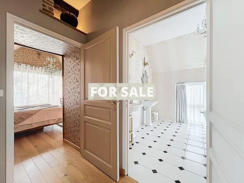 Detached House with Garden by the Coast