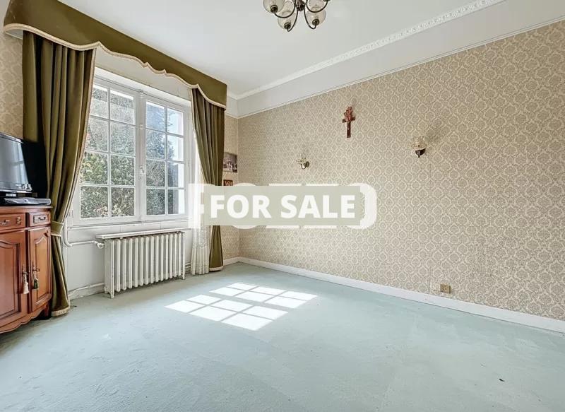 Detached House with Landscaped Garden