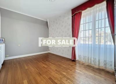 Detached House with Landscaped Garden