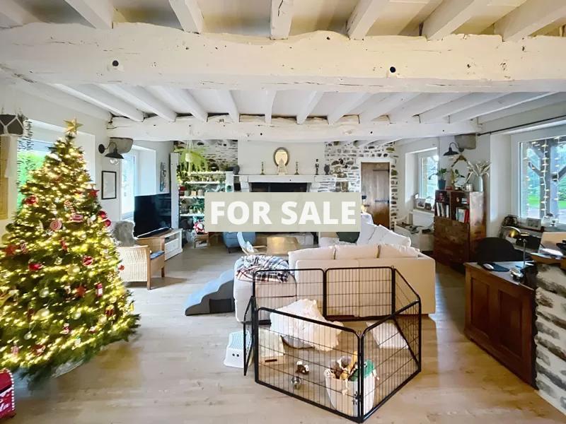 Detached Country House with Landscaped Garden